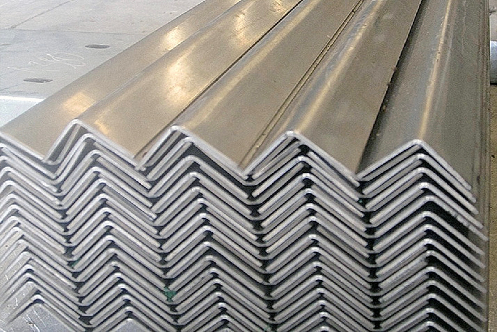 THÉP GÓC ĐỀU CẠNH VÀ THÉP U